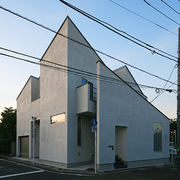 コーナーからみた外観