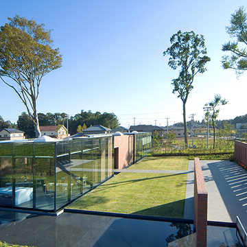 使い勝手のよい開放感のある広場