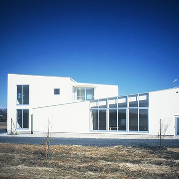 青空に似合う白い外壁