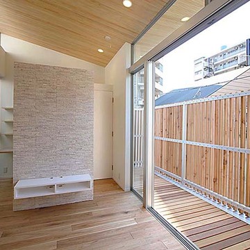 リビングと一体化したフラットのバルコニー