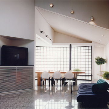 L型の多目的ジャイアントテーブルが脇役