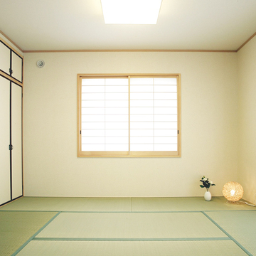 天袋つきの押し入れ収納を備えた和室