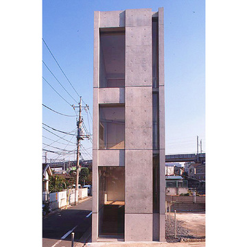 奥行きの狭さをカバーする窓を配置