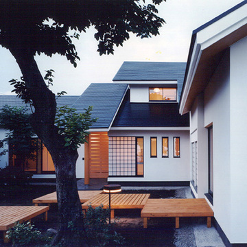 禅次丸の木のある家