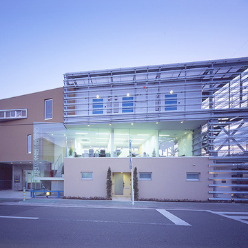 各階で異なる印象のファサード