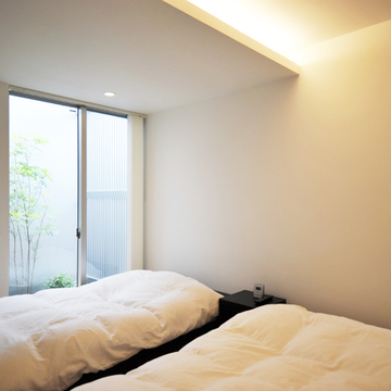 シンプルシックにまとめられた寝室