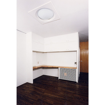 １台５役の寝室の造り付け家具