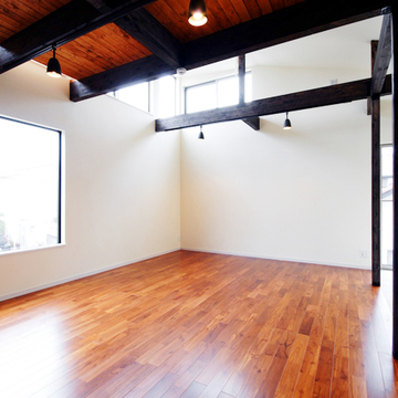 大きさと形の違う窓の組み合わせ