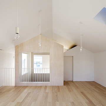 垂れ下がる照明が可愛らしい