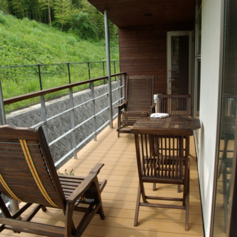 ゆったりと時の流れを感じられるバルコニー