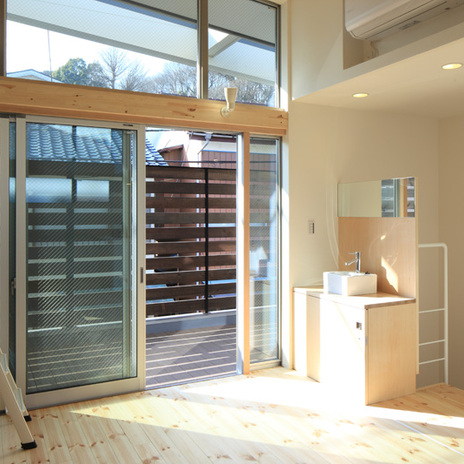 リビングから繋がる風の抜けるテラス