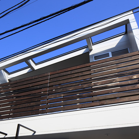 程よく目隠しされた日当りの良いテラス