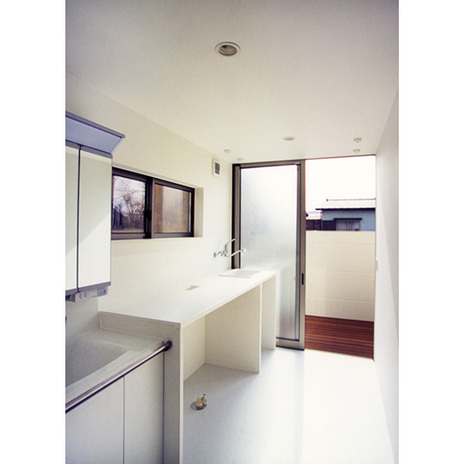 デッキに繋がる洗面