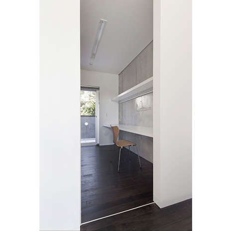 打放しの壁が部屋を特徴付ける