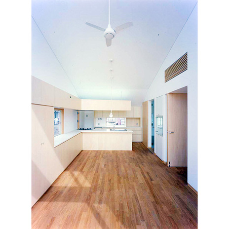 漆喰塗りのリビングルーム