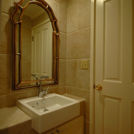 上質な雰囲気のクラシックモダンなパウダールーム