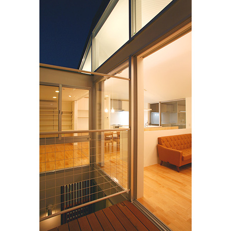 柔らかな灯りが灯るLDK