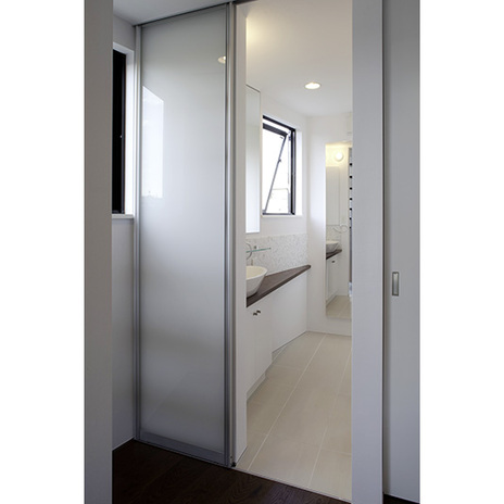 引戸で空間を広く使う洗面室入口