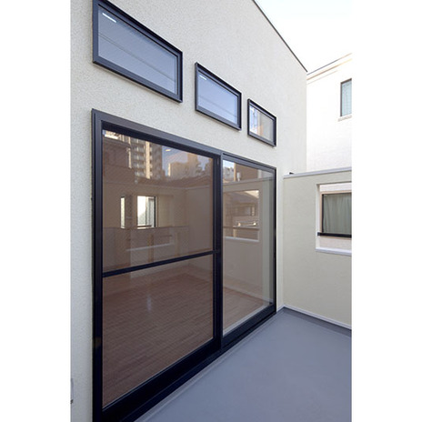 バルコニーから見た外観