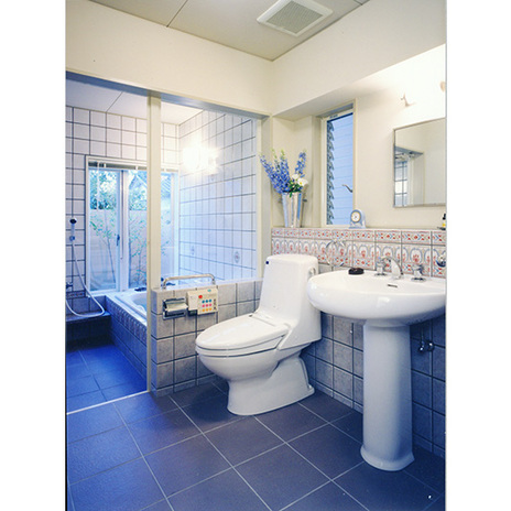 こだわりのタイルでお洒落な水廻り空間