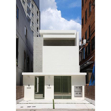 真白で統一されたコンパクトな外観