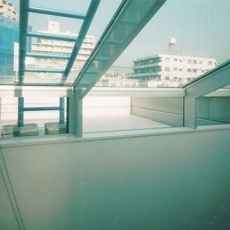 階段トップライトの隣には小さな屋上