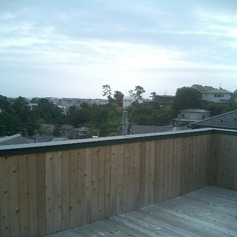 海を臨む屋上テラス