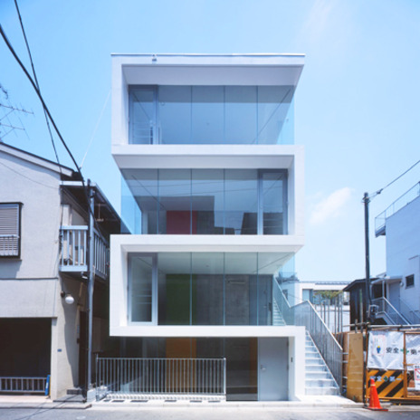 床、壁、屋根、階段だけの要素で構成したシンプルモダンなデザイン