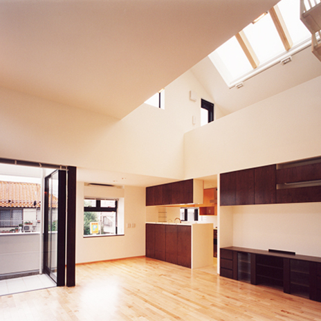 天井に動きのある広々LDK