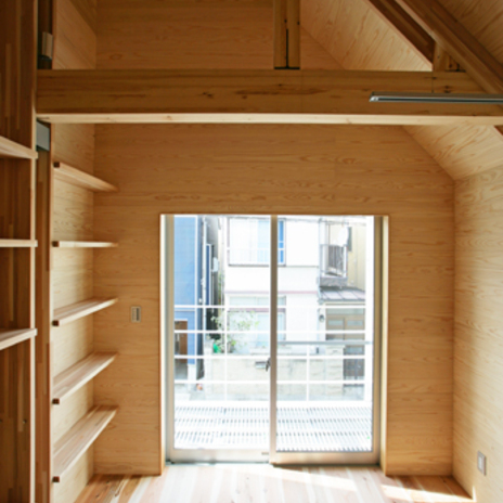 奥行きを感じさせるバルコニー