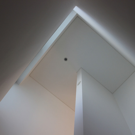 金沢文庫の家　階段上