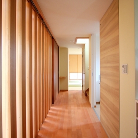 光格子から廊下に採光