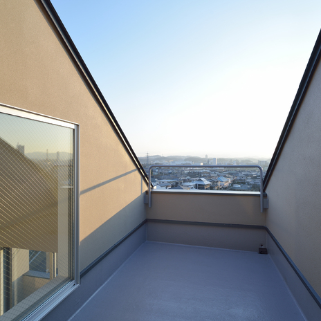 プラインバシーの確保と開放的な眺望のテラス・バルコニー