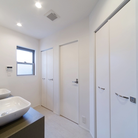 ドアの向こうにシャワールーム