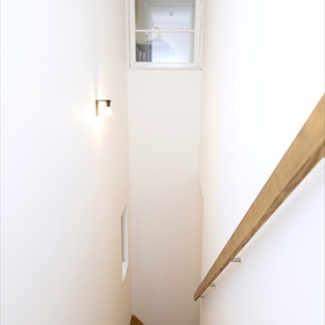照明にもこだわった階段