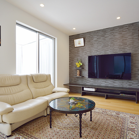 こだわり家具が主役のシンプルな室内