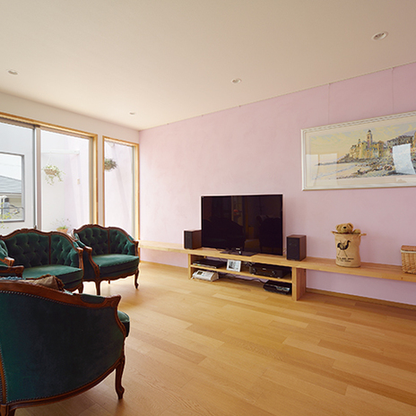 建具と家具で色使いを楽しむリビング