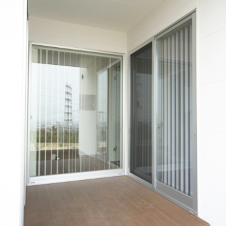 家族が集まるウッドデッキ