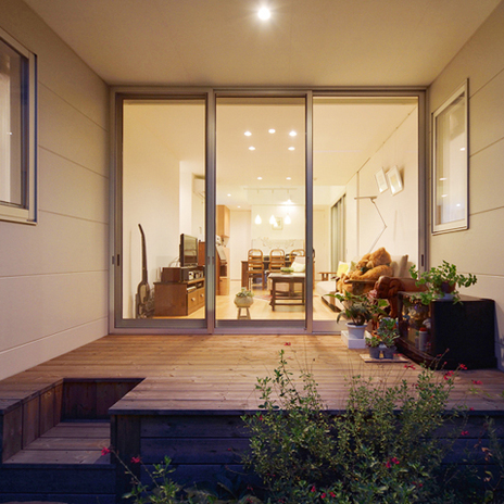 夜の時間を愉しむテラス・バルコニ