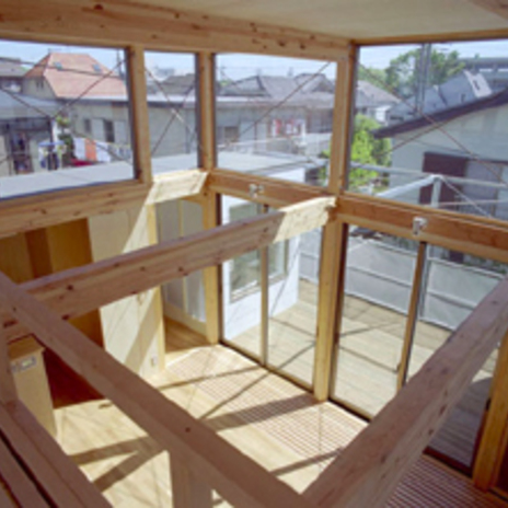 ウッドデッキのようなスノコ状のロフト。