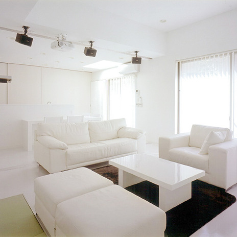 白で統一された真白なリビング