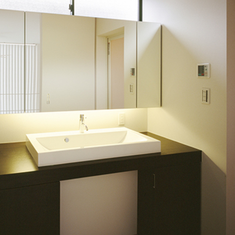 モダンテイストの洗面室