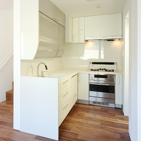 すっきりまとめたL字型キッチン