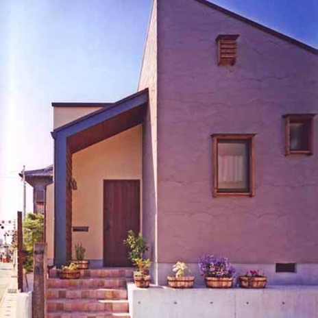 正面から外観を眺める