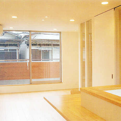 光を採りこむ明るい2階リビング