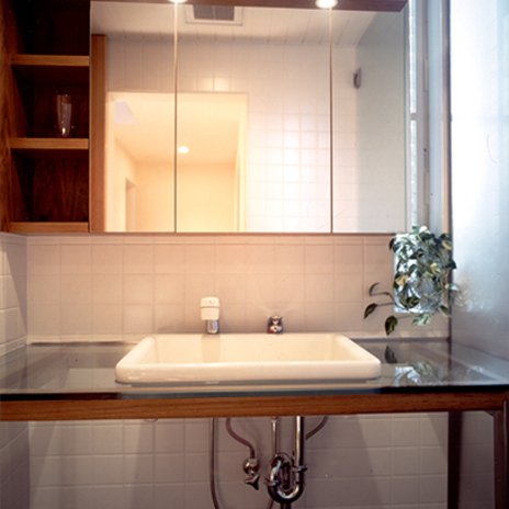 シンプルモダンな洗面室