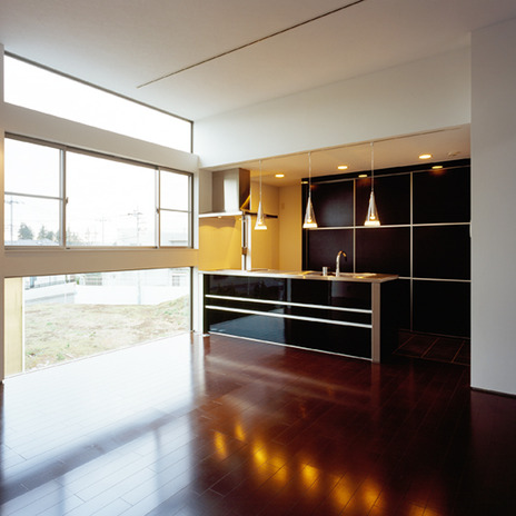 リビング脇には大きな窓