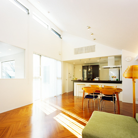 明るく開放感のあるリビング