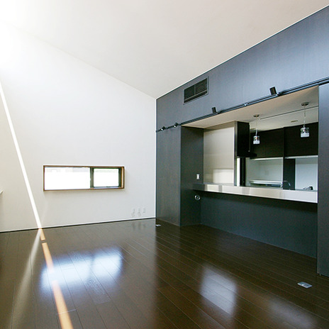 ハイサイドライトから光が降り注ぐ