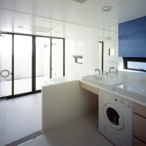 テラスに出られる浴室